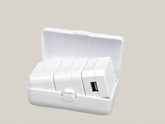 World Travel Adapter with 1 USB Port & Plastic Casing CDN-WTP-310